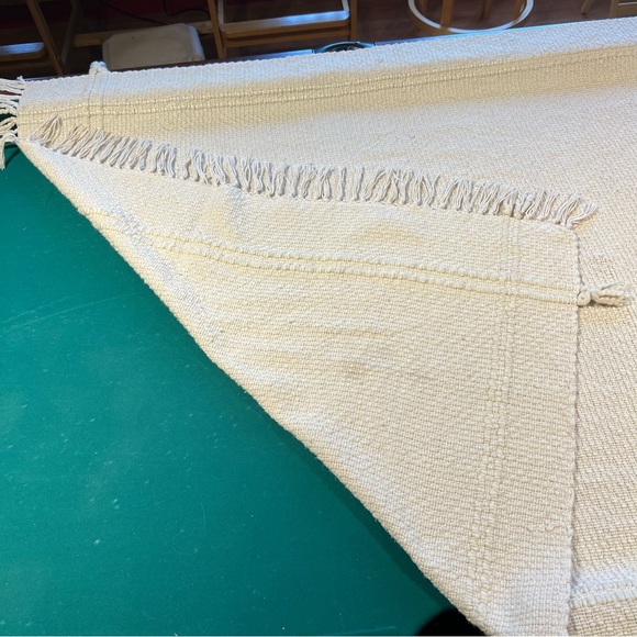 Textured cotton/acrylic Throw Blanket with fringe is 60 x 48“ - Picture 7 of 10